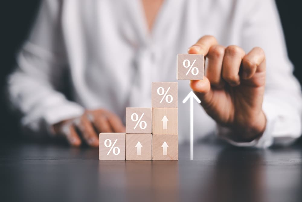 Interest Rate Worries Trap Bulls and Gain Momentum