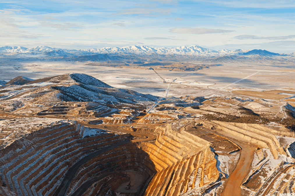 A Smart Setup on a Gold Miner Amid Oil’s Sudden Slide, Weaker Dollar