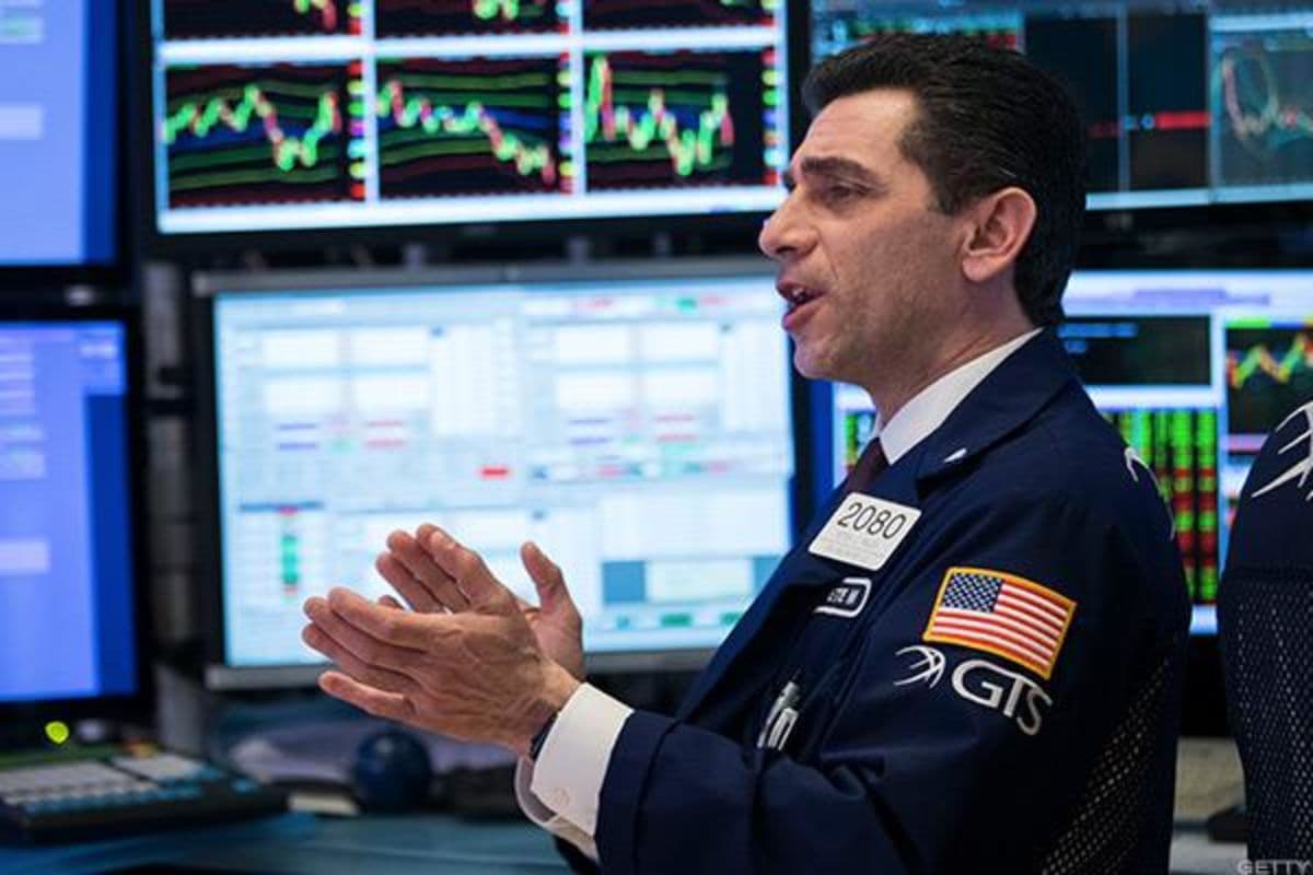 How to Play ‘Small Ball’ With Market Hopes High? A Contrarian SaaS Trade