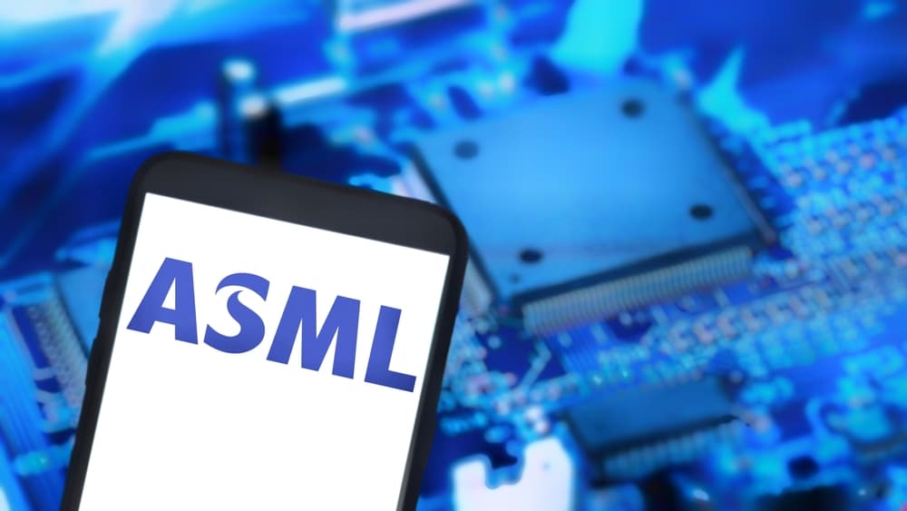 ASML’s ‘Bull Flag’ and Guidance Has My Attention: Here’s My Plan
